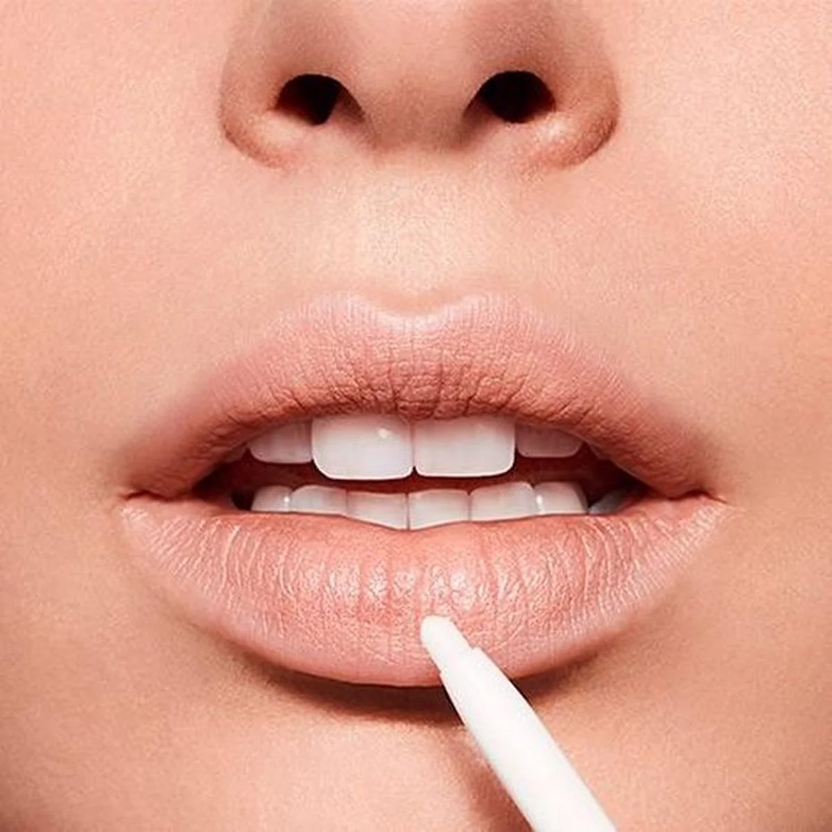 Bourjois Miraculous Contour Universal Lip Liner + Primer - Transparent - Image 2