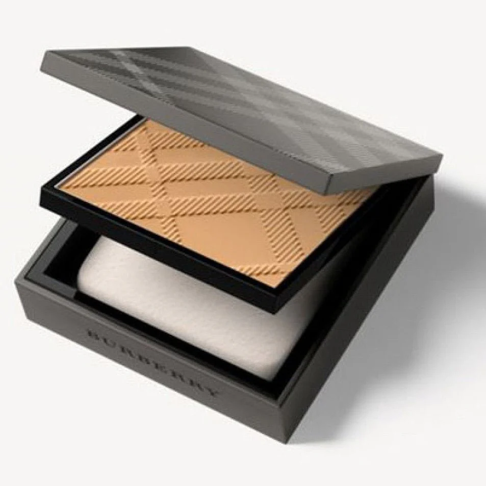 Burberry Matte Glow Compact Foundation - Light Neutral #30 - Image 2